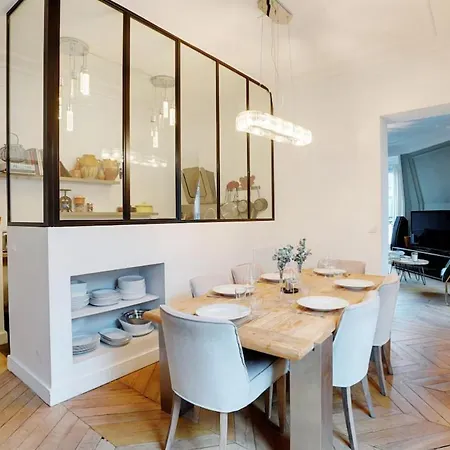 Chic Avec Vue - Montorgueil